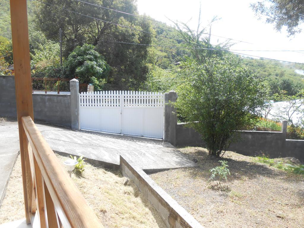 Bungalow Les Cerisiers Bouillante Luaran gambar